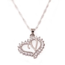 Gümüş V Harfi Kalpli Bayan Kolye
