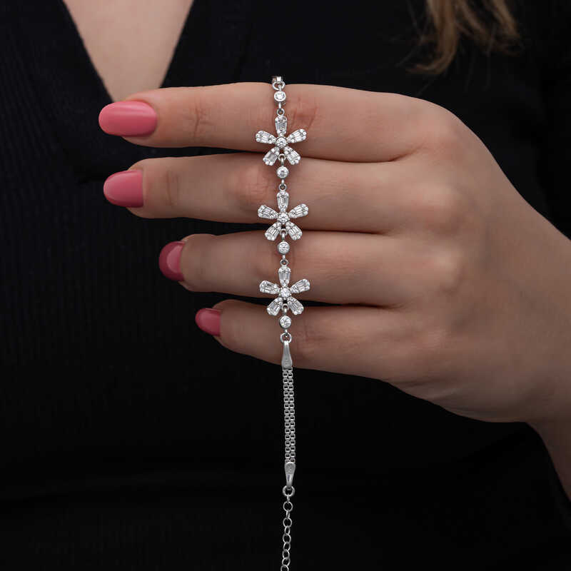 Gümüş Baget Çiçek Desenli Kadın Bileklik Gümüş Baget Çiçek Desenli Kadın Bileklik