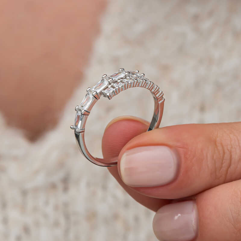 Gümüş Baget Taşlı Yarımtur Kadın Yüzük Gümüş Baget Taşlı Yarımtur Kadın Yüzük