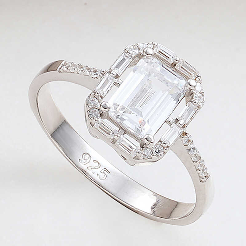 Gümüş Beyaz Baget Taşlı Kadın Yüzük Gümüş Beyaz Baget Taşlı Kadın Yüzük