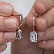 Gümüş Beyaz Baget Taşlı Sallantılı Kadın Küpe