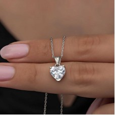 Gümüş Beyaz Taşlı Kalpli Kadın Kolye