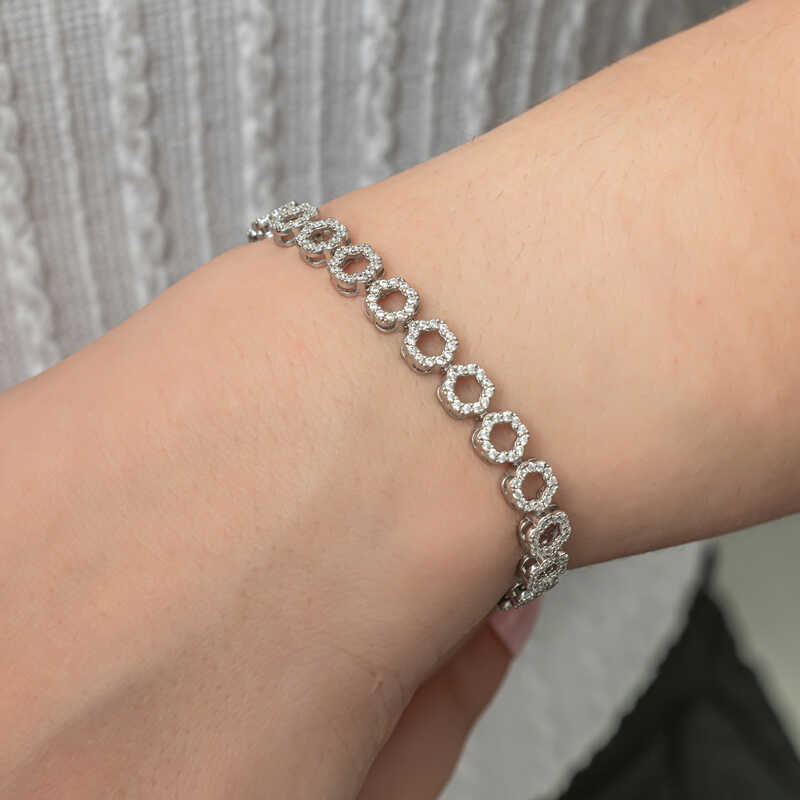 Gümüş Çember Beyaz Taşlı Su Yolu Kadın Bileklik Gümüş Çember Beyaz Taşlı Su Yolu Kadın Bileklik