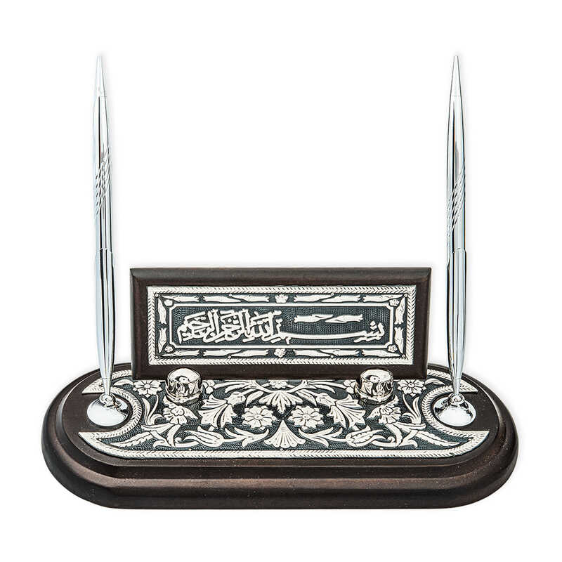 Gümüş Çiçek Desenli Besmele Masa Üstü Kalemlik Gümüş Çiçek Desenli Besmele Masa Üstü Kalemlik