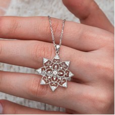 Gümüş Çiçek Desenli Kadın Kolye