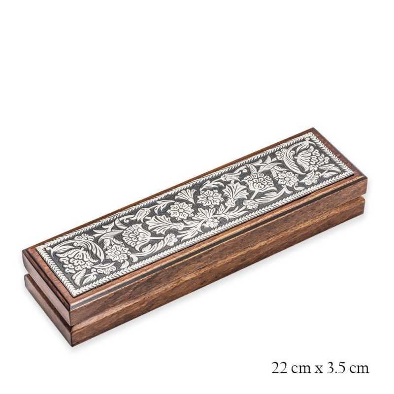 Gümüş Çiçek Desenli Ahşap Tesbih Kutusu Gümüş Çiçek Desenli Ahşap Tesbih Kutusu