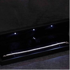 Gümüş Işıklı Kutulu 4 mm Beyaz Taşlı Su Yolu Kadın Bileklik