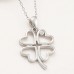 Gümüş Kalpli Dört Yapraklı Yonca Kadın Kolye