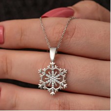 Gümüş Kar Tanesi Kadın Kolye