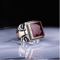 Gümüş Kare Fasetli Bordo Taşlı Erkek Yüzük