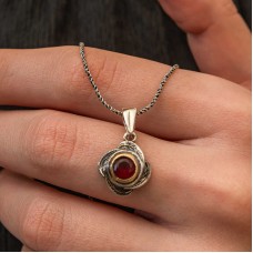 Gümüş Kırmızı Taşlı Gül Model Kadın Kolye