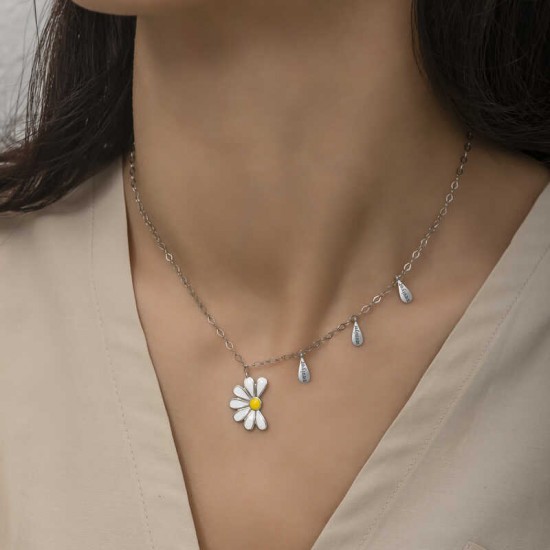 Gümüş Rodyum Papatya Seviyor Sevmiyor Bayan Kolye Gümüş Rodyum Papatya Seviyor Sevmiyor Bayan Kolye