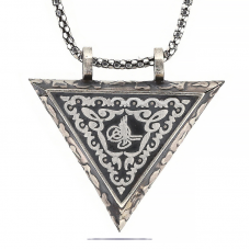 Gümüş Üçgen İçi Açılabilen Tuğra Muskalık Kolye