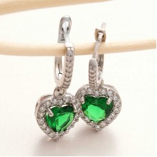 Gümüş Yeşil Taşlı Kalpli Kadın Küpe