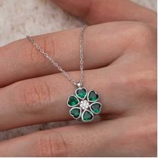 Gümüş Yeşil Kalpli Çiçek Kadın Kolye