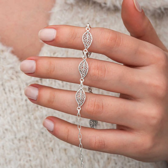 Gümüş Telkari Yaprak Desenli Kadın Bileklik Gümüş Telkari Yaprak Desenli Kadın Bileklik